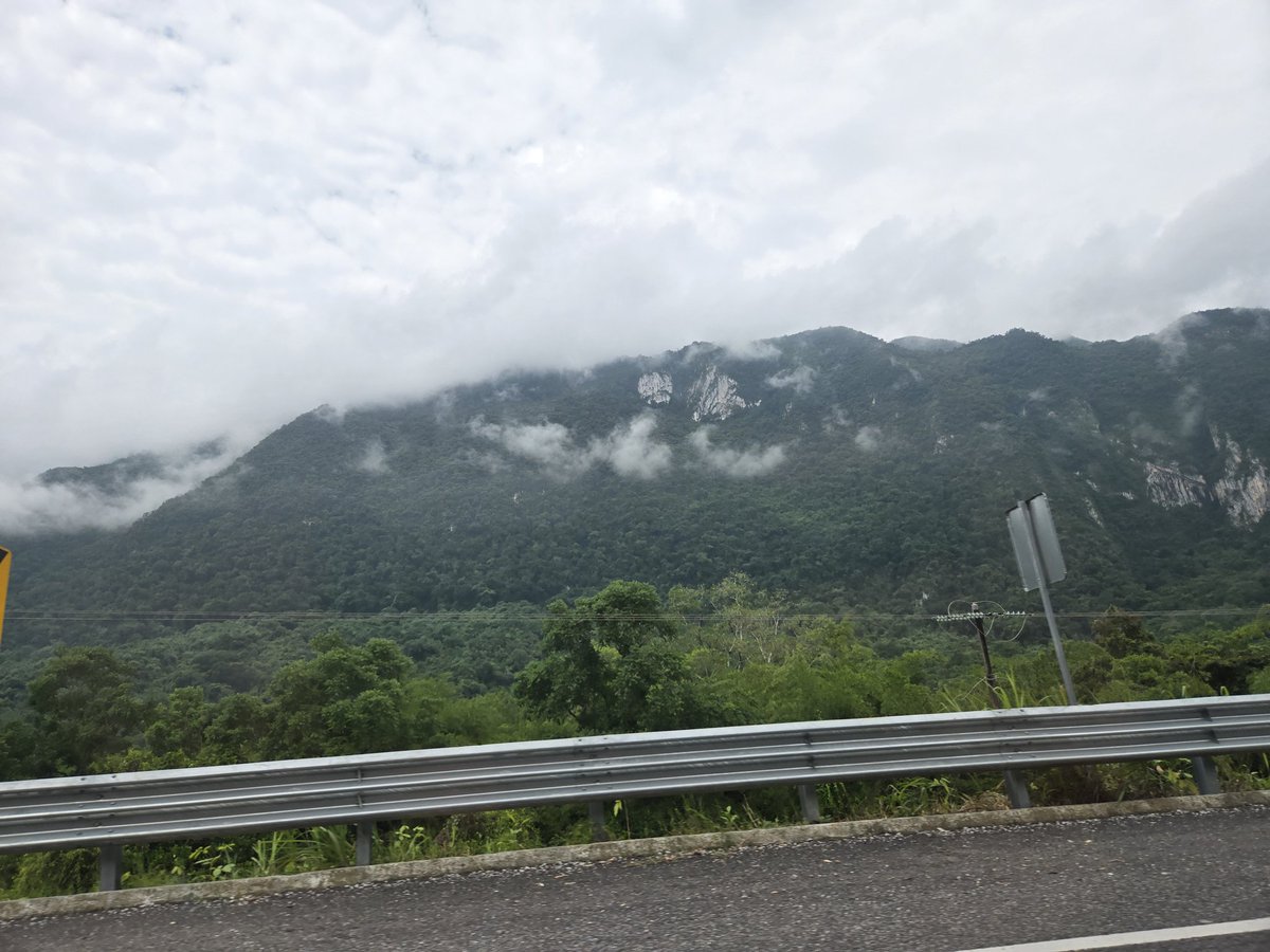 WVPitt's tweet image. Spending the day in the shadows of the Sierra Madre Occidental with our IPAR brothers in the southern part of San Luis Potosi state, in the town of Huichihuayan.