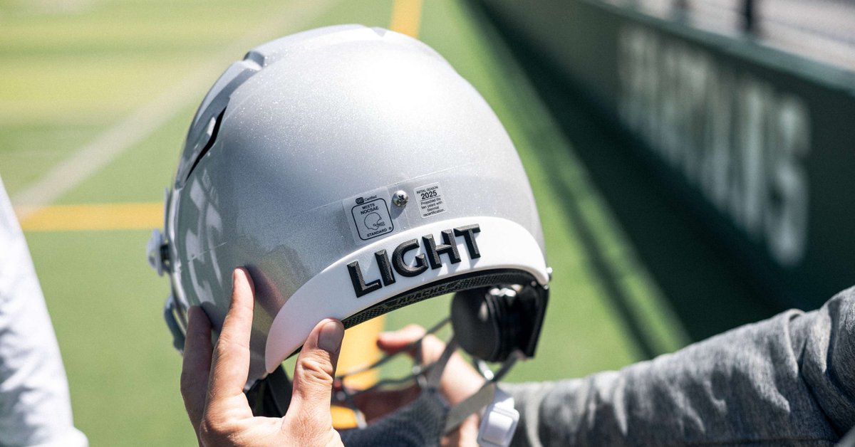 TheLightHelmets's tweet photo. We're excited to announce that the legendary HS program, De La Salle, will be wearing LIGHT Helmets this year! The best player deserve the best equipment available πͺ Go Spartans! πͺ
.
.
.
#DeLaSalle #LIGHTHelmets #FootballHelmets #Football #HSFootball #YouthFootball https://t.co/dR8HfBuBHx