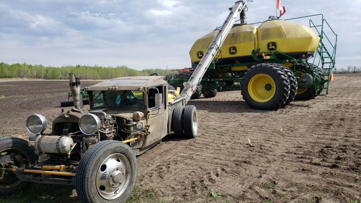 What does a guy charge a good neighbor for;

Spraying
High speed tillage
Seeding

Providing everything. 

#agtwitter
