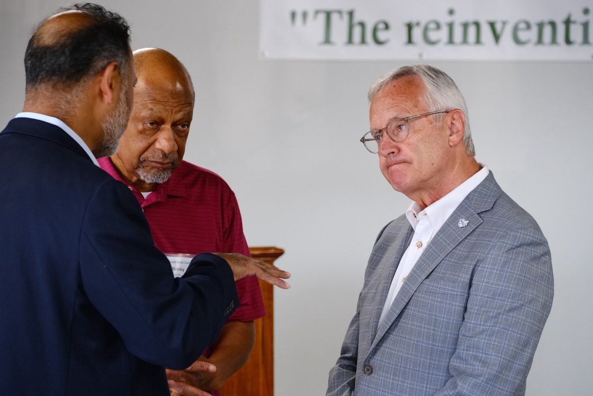 LtGovJimTressel's tweet image. Big congrats to Lakeside Book Company on unveiling their new printing press! The new press will enhance automation and create 100 new opportunities at the facility.
A textbook example of Ohio’s strong manufacturing legacy.