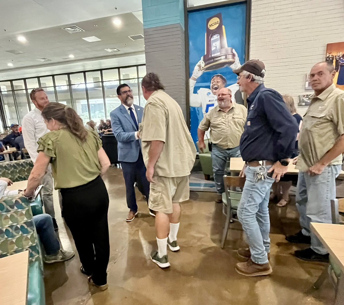 PresMannyDiazJr's tweet image. Today a got a chance to meet the team that keeps everything running at @UWF , great to visit the facilities team luncheon on campus. #GoArgos
