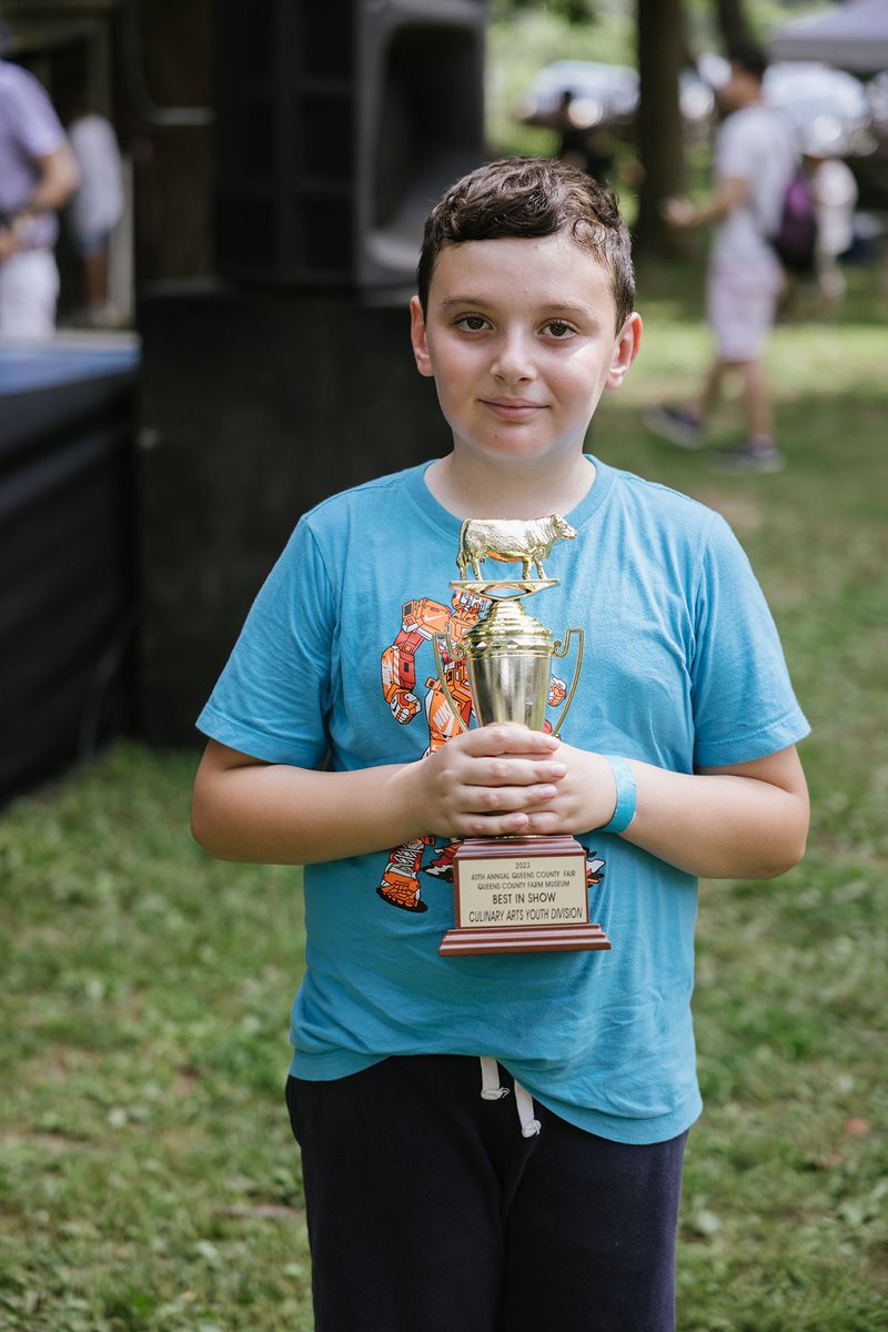 queensfarm's tweet image. Sign up for the Blue Ribbon Competition for a chance to win Ag Fair glory!
If you are a gardener, pickler, jammer, baker, needleworker, artist, or florist, WE NEED YOU!
Click the link below to submit your item!
buff.ly/ZeVEbAc