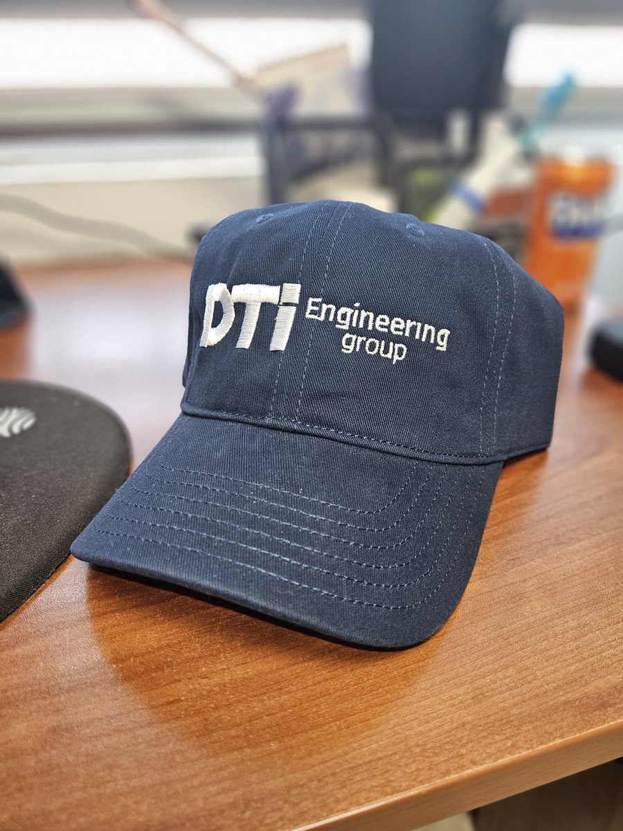 Maverick81s's tweet image. Aqui recibiendo Merch por parte de #DTI ;)