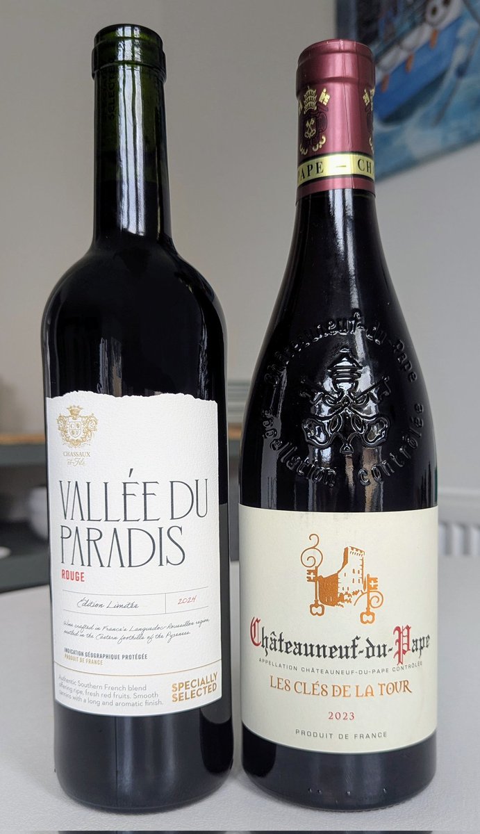 Справа все понятно, а вот слева - Decanter выставил 89 points, продается по 8 фунтов в Aldi. Прикольное, яркий фиолетовый оттенок. На вкус - вполне те самые 89 points. Цена нра ))