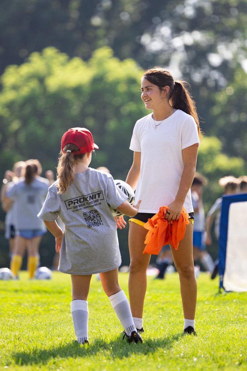 RivetersSC's tweet image. Spreading the love for the game! 🫶
 
Riveters players joined @HoundsAcademy as guest coaches at summer camps throughout the past few weeks!☀️ Coming to one of the remaining camps? See if any of the Riveters are at yours! 🤝
 
#RivetersRise