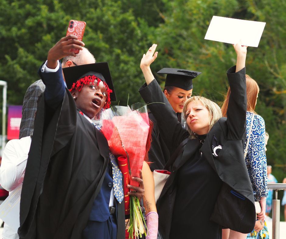 Uni_of_Essex's tweet image. Day 1 of Summer #EssexGraduation has transformed our campus into a place full of love, joy and celebration.
We're so proud of all of our class of 2025.
You can find more photos from today here: brnw.ch/21wUapr