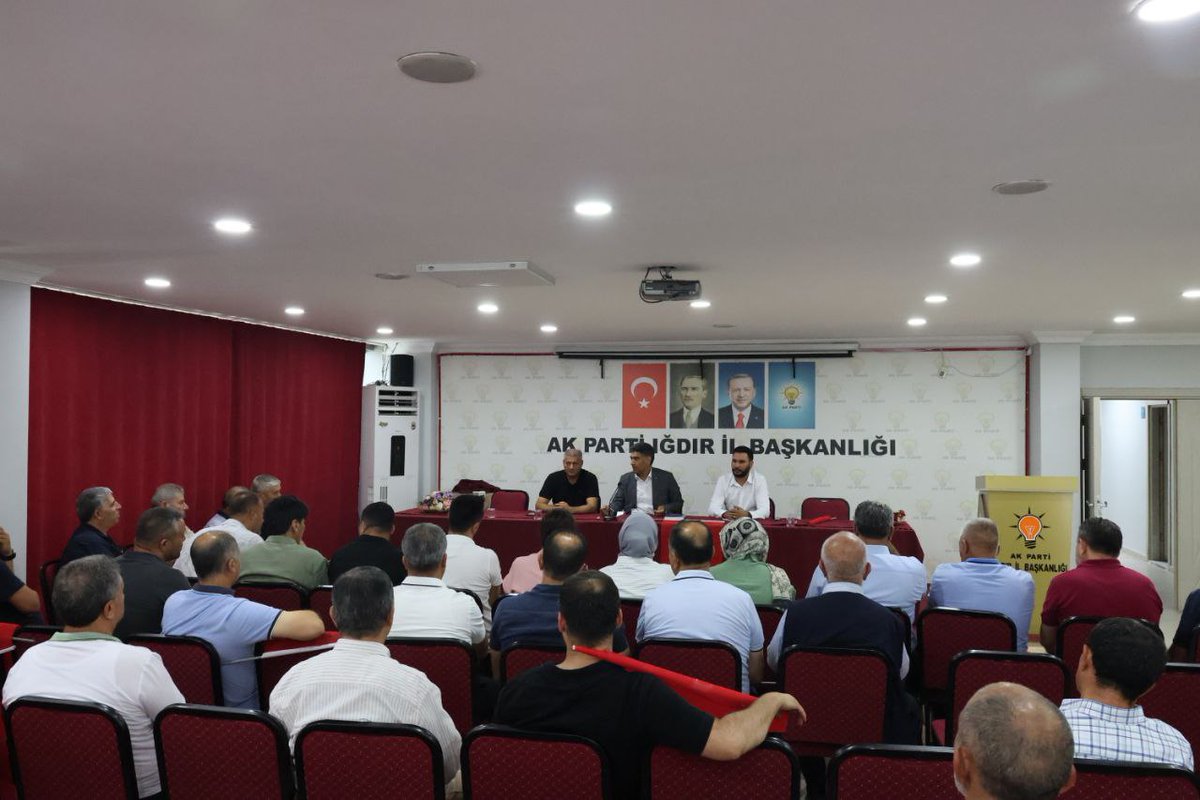AK Parti Iğdır İl Başkanımız Ali Kemal Ayaz’ın başkanlığında İl Yönetim Kurulu Toplantımızı gerçekleştirdik.

Şehrimizin geleceği için yürüttüğümüz çalışmaları istişare ettik, ortak akılla yol haritamızı güçlendirdik. Birlik ve beraberlik içinde Türkiye Yüzyılı hedeflerimize