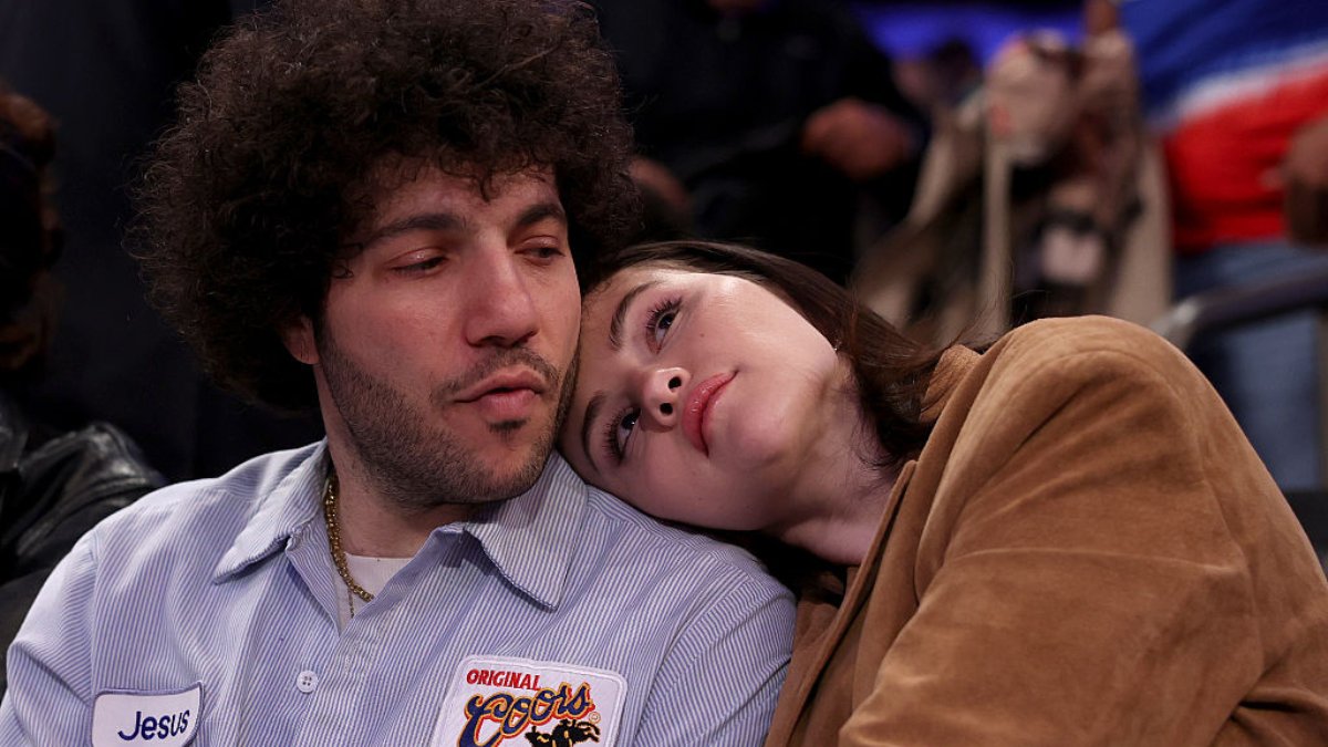 Selena Gomez, Benny Blanco Reportedly Set Wedding Date &amp; Venue | Z100 New York z100.iheart.com/content/2025-0…