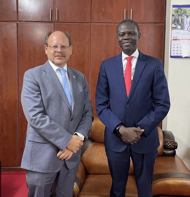 Davidwillashley's tweet image. The 🇬🇧 is in #SouthSudan to support peace & development.
Good to meet 🇸🇸 Minister of Mining, Hon. Martin Gama Abucha, today.
