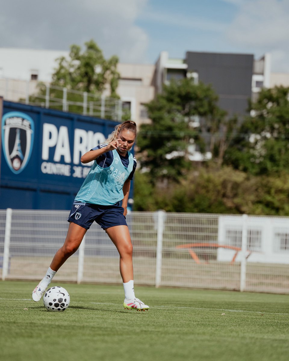 PFC_feminines's tweet image. 𝟐𝟎𝟐𝟓-𝟐𝟎𝟐𝟔 : 𝐃𝐚𝐲 𝟏 ☑️

🔵⚪️ #CertifiéParis