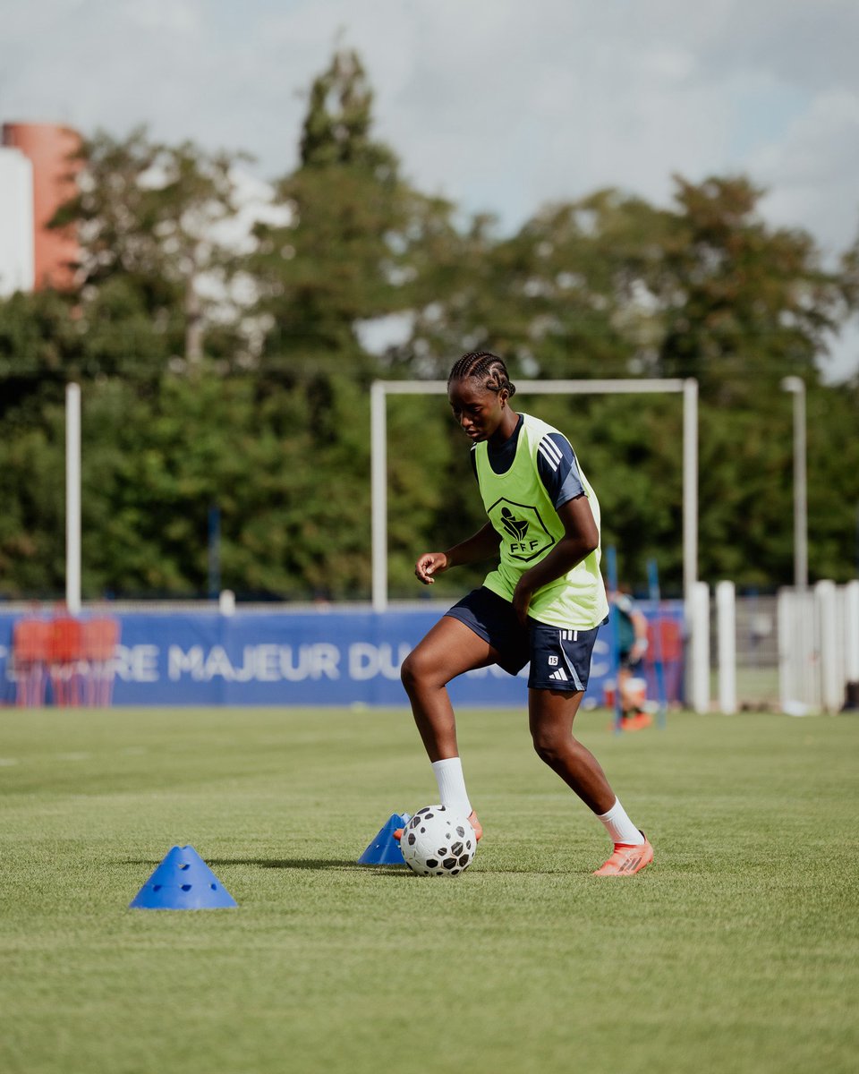 PFC_feminines's tweet image. 𝟐𝟎𝟐𝟓-𝟐𝟎𝟐𝟔 : 𝐃𝐚𝐲 𝟏 ☑️

🔵⚪️ #CertifiéParis