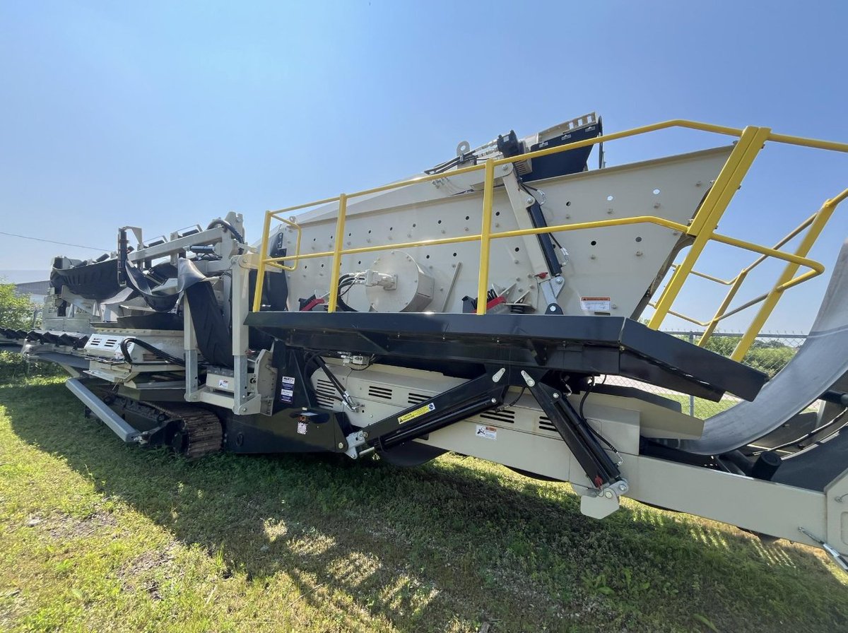 AmStateEquip's tweet image. Power up your screening with the 2022 Astec GT145S! 450 TPH, 5’x14’ 3-deck screen, 8 yd³ hopper, hydraulic conveyors, and wireless remote. Built tough with a Cat 129 HP engine! Call or visit our website for more information. (414) 541-8700 
#Astec #MobileScreening