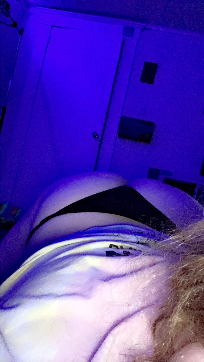 luvv44kearstinn's tweet photo. the face + arch 🙂.
#sellingcontent #bbw #nsfw https://t.co/bNCzjcoA0D