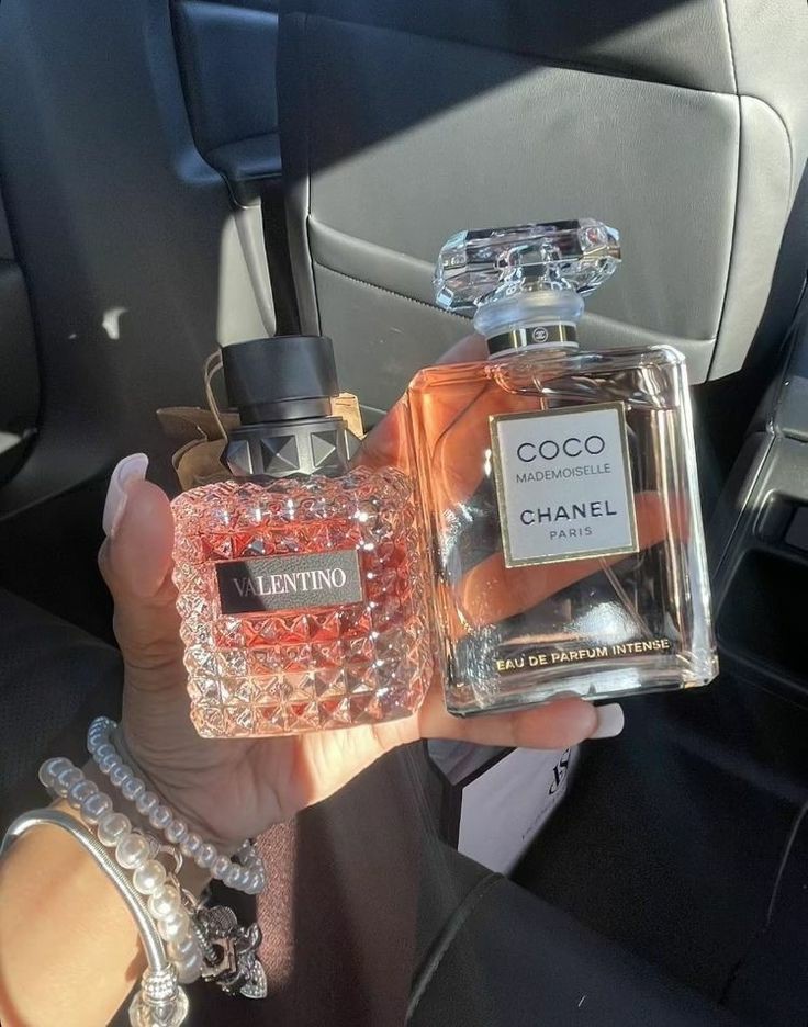 Outfit_Luxy's tweet image. Coco Chanel &amp;amp; Valentino