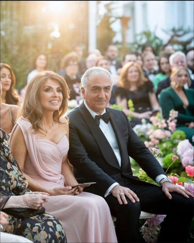 gravitywelt's tweet image. ایران دیروز،فرداوفرداهای دگرتاابد
♥️👑♥️. 
این زوج زیبای پاک سرشت شاهنشاهی که بیشتربه یک رؤیا شبیهندفردای واقعی ایرانند.فردای شادوخوشبختی که کاخ نیاوران با چراغهای درخشانش وحضوراین خانواده نجاتبخش درآن به معبدی برای نیایش میلیونهازجرکشیده از ستم اسلام وجمهوری ننگینش بدل خواهد گشت