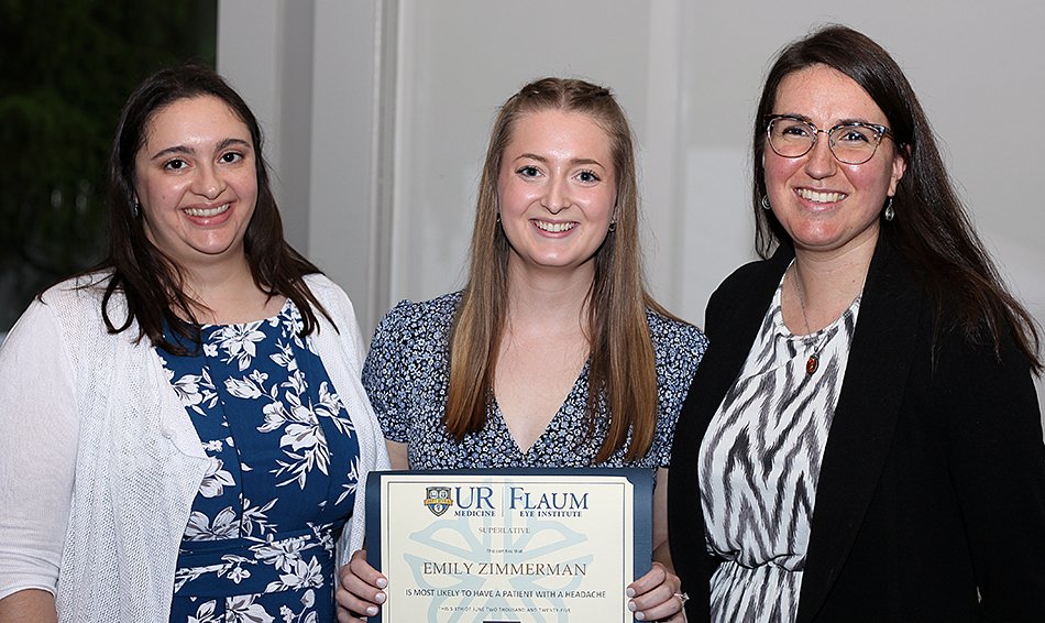 FlaumEye's tweet image. We are so proud of our graduating residents and fellows for finishing their programs with us here at Flaum! We know you'll do great things in the world and help so many people!
Learn more about their graduation here: urmc.rochester.edu/eye-institute/…
#ophthalmology #optometry
