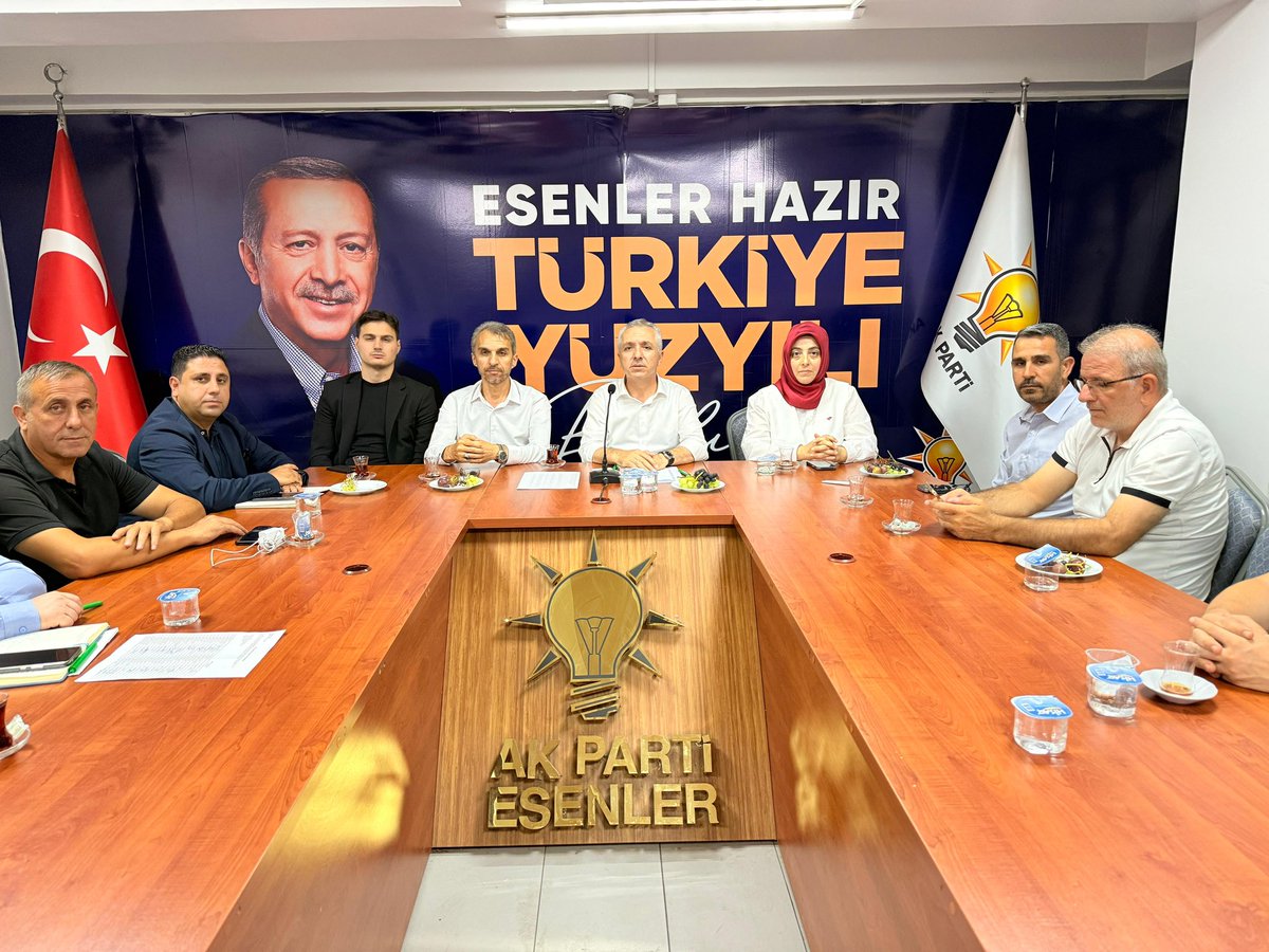 akparti_esnydk's tweet photo. AK Parti Esenler İlçe Yönetim Kurulu olarak haftalık olağan toplantımızı, İlçe Başkanımız Sn. Emrullah Erkuş’un başkanlığında, İl Yönetim Kurulu Üyemiz Sn. Ahmet Keserci’nin katılımıyla gerçekleştirdik.

Birlik, beraberlik ve istişareyle Esenler’imiz için çalışmaya devam ediyoruz https://t.co/SrzDIwGb3I