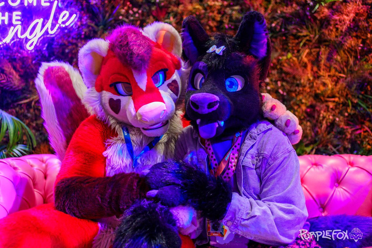 We don’t bite, but may nibble 💅💜🐾

🩷: <a href="/CherrySkunky/">🦨 cherré le pew 💜</a>