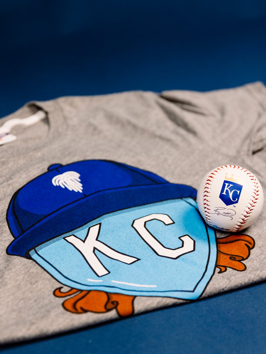 CharlieHustleCo's tweet image. All-Star Giveaway 2025 ✨
Celebrating our hometown hero in his second career all-star game, we are giving away our new Mullet KC Heart Tee and a signed Bobby Witt Jr. Baseball! How to enter?
⚾️ Follow @CharlieHustleCo
⚾️ Like x Retweet the Post
⚾️ Tag a Friend
Winner…