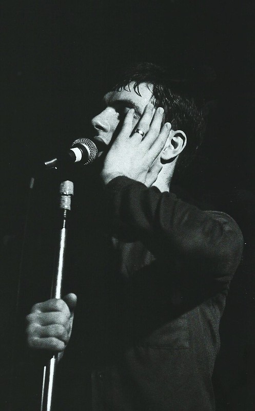 Aquela coisa de corvos...... Talvez seja por isso.

Ian Kevin Curtis #BOTD in 1956. Today and always 🖤

📷 Kevin Cummins©