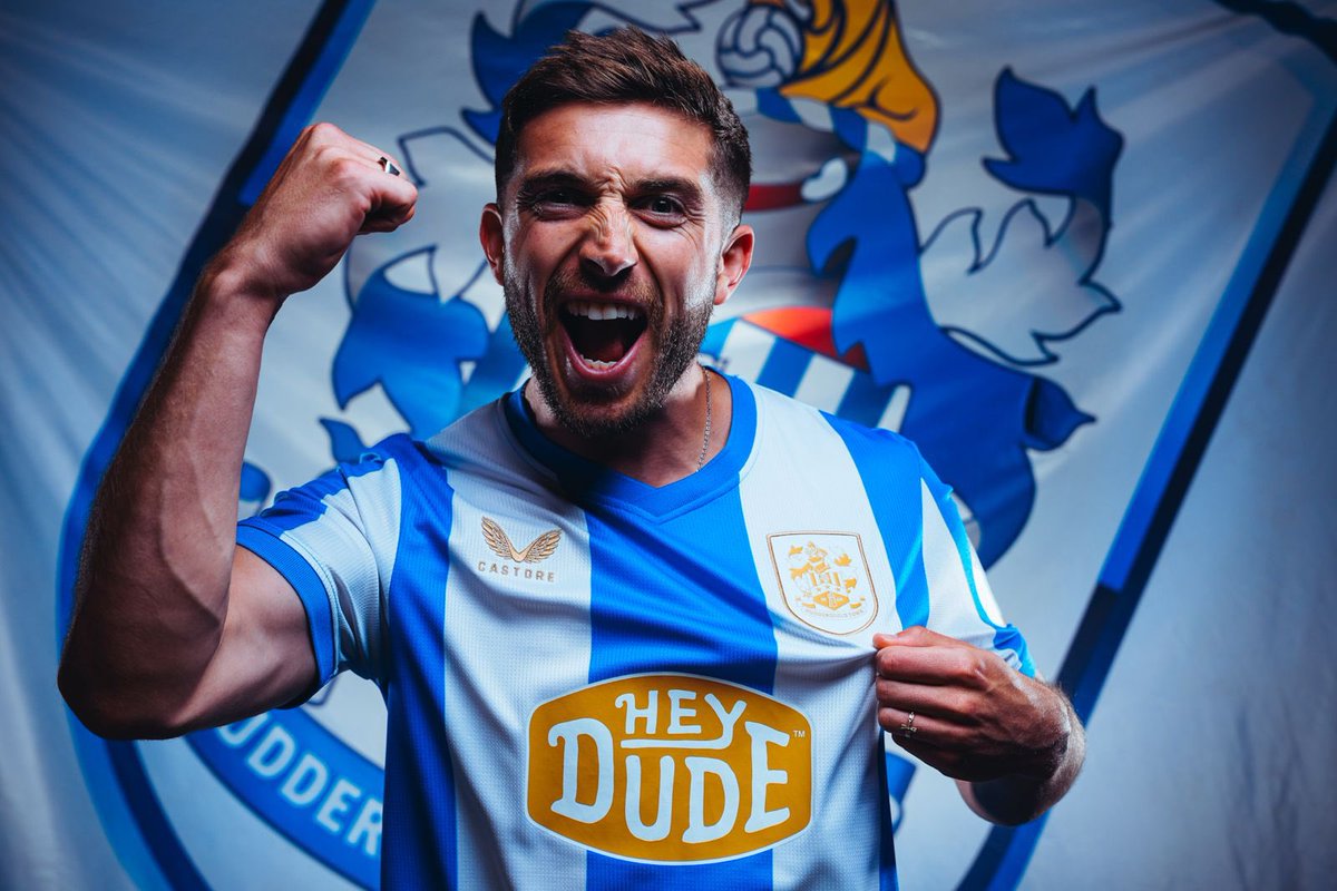 LyndenGooch's tweet photo. Delighted to commit my future to Huddersfield Town. I’m looking forward to this new chapter in my career and get back to playing and enjoying my football again. I will give everything to get this club back to where we all believe we should be! 🔵⚪️ https://t.co/dJlflWIm1V