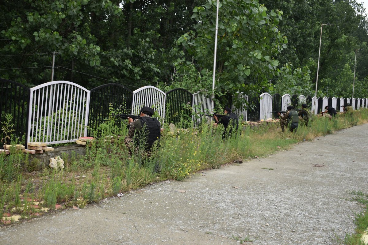 Pulwama Police (@ssppul) on Twitter photo #In line with its commitment to ensure a safe and peaceful Shri Amarnath Ji Yatra, Pulwama Police today carried out a comprehensive mock drill along the designated Yatra route to evaluate and enhance security preparedness.
<a href="/JmuKmrPolice/">J&K Police</a> <a href="/KashmirPolice/">Kashmir Zone Police</a> #In line with its commitment to ensure a safe and peaceful Shri Amarnath Ji Yatra, Pulwama Police today carried out a comprehensive mock drill along the designated Yatra route to evaluate and enhance security preparedness.
<a href="/JmuKmrPolice/">J&K Police</a> <a href="/KashmirPolice/">Kashmir Zone Police</a>