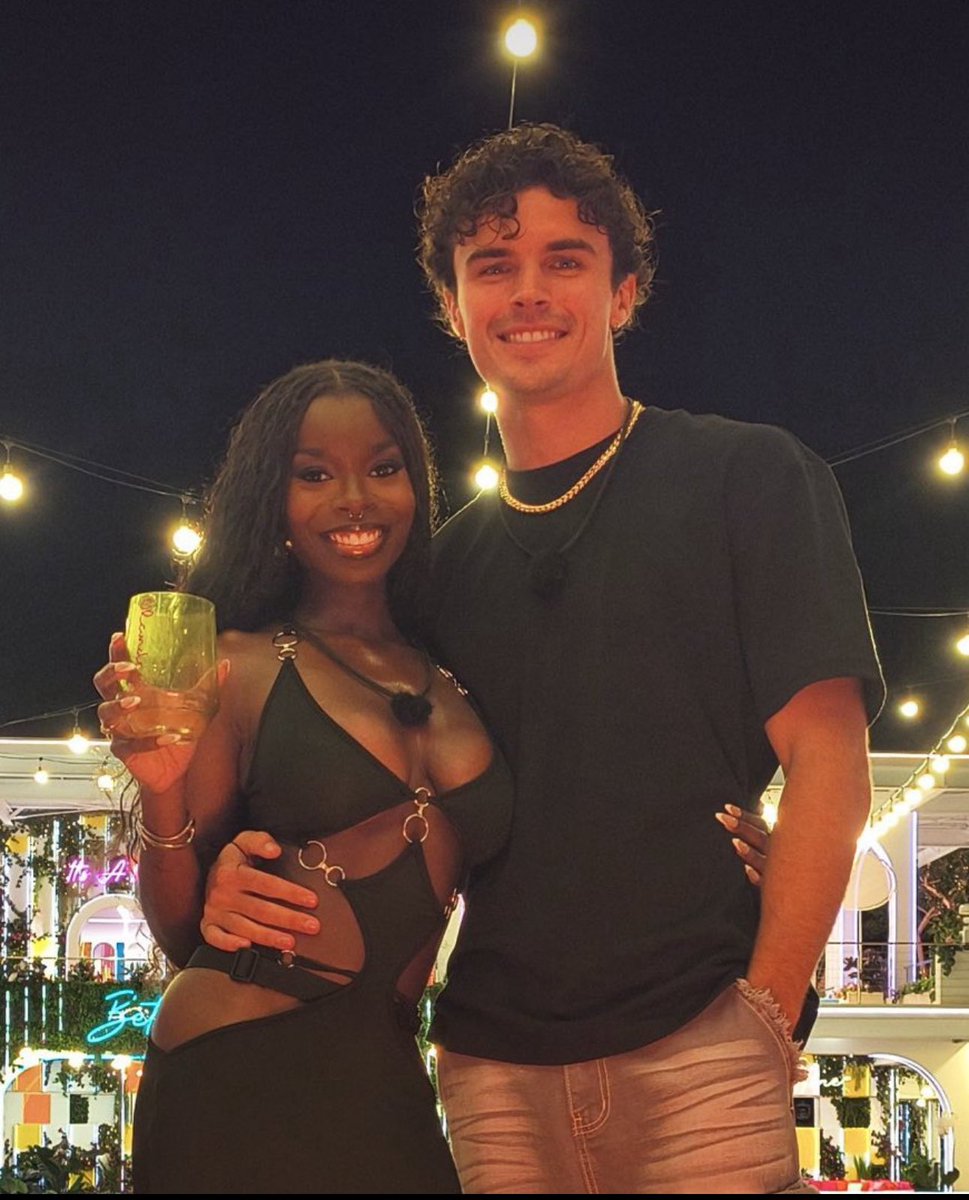 nicolandriahub's tweet image. Netflix has posted Nic and Olandria watching Madea’s Destination Wedding on their Instagram ❤️
#LoveIslandUSA #nicolandria