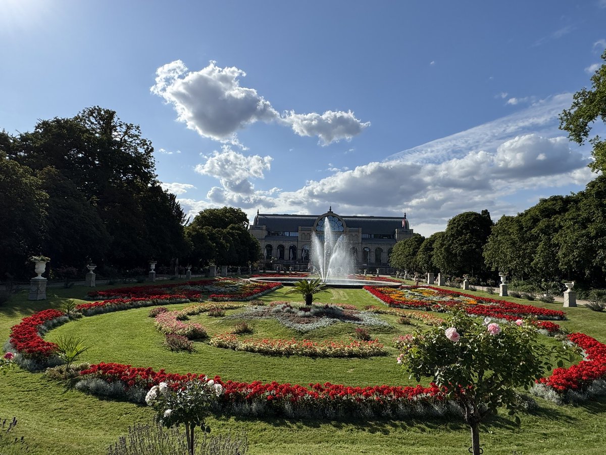 MahmutTor's tweet image. Visited the Cologne Botanical Garden in the free afternoon. A stunning blend of structure, colour, and calm. #2025ISMPMI #Cologne #ScienceAndNature