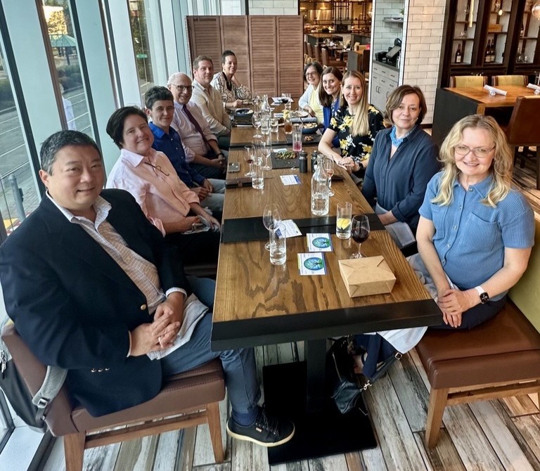 KernNetwork's tweet image. The KNN recently hosted a dinner following the @AAMCtoday GFA Professional Development Conference in Portland. 

Senior Manager of the KNN Bridging initiative Marissa Kalkman, MS, enjoyed connecting with new and old friends of the KNN.