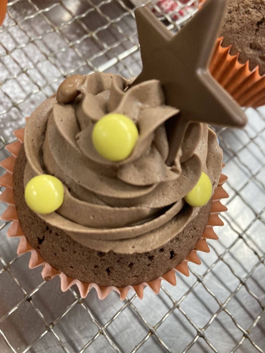 Activities Day <a href="/StJohnsAberdare/">StJohnsAberdare</a> in Room 18 🧑‍🍳 Pizza Bread Star  🍕 Apple Roses 🍎 Cupcakes 🧁 A great day with star bakers ⭐️