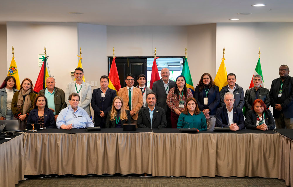 Actualidad Ambiental (@actualidadspda) on Twitter photo 🌳Perú asume presidencia de la Red Amazónica de Autoridades Forestales (RAFO) 2025-2027► bit.ly/3TDnJr9
A través del <a href="/SerforPeru/">Serfor Perú</a>, nuestro país liderará este espacio de articulación regional y será sede del próximo encuentro en el 2026. 🌳Perú asume presidencia de la Red Amazónica de Autoridades Forestales (RAFO) 2025-2027► bit.ly/3TDnJr9
A través del <a href="/SerforPeru/">Serfor Perú</a>, nuestro país liderará este espacio de articulación regional y será sede del próximo encuentro en el 2026.