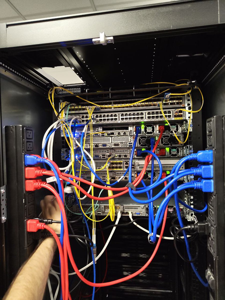 📍 Plusieurs maintenances aujourd'hui à Equinix PA5 (France 🇫🇷) – Housing, baies, etc.
Bienvenue <a href="/FreshPerf/">FreshPerf</a> à Paris 😊

Vous cherchez un emplacement ? 
👉 À partir de 50 € HT/mois pour 1U, 100 W, 10 Gbps inclus.

Contactez-moi en DM

w/ <a href="/HolyCloud_FR/">HolyCloud</a>