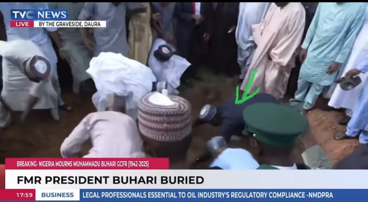 Tribute to Ambassador Ibrahim Kazaure 🙌🤍

He's paying his last respect to his Boss and Friend. His loyalty has been proven 💯