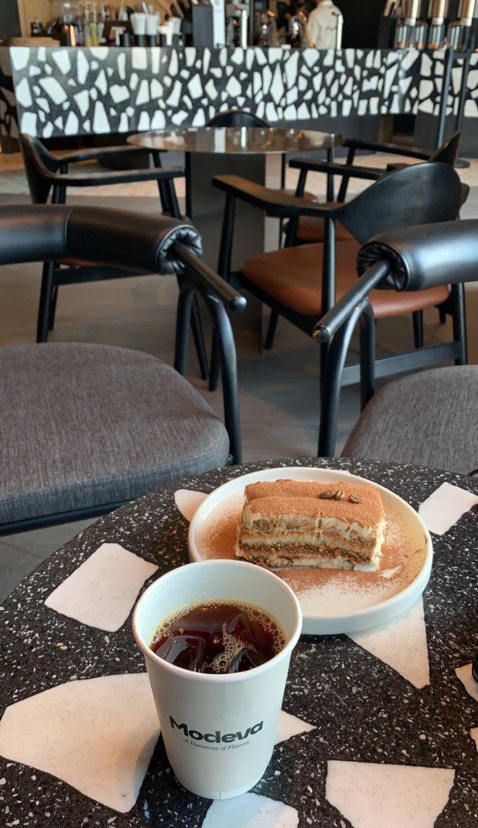 مغنيني اللــــــه عن زكاة المشاعر
والحمدلله مــــــا على حالي قصور

أملك شموخ ملوك و أحساس شاعر
وسويت لي من عزة النفس دستور

#بوح_lلمشاعر 🤍🦋
#تصويري