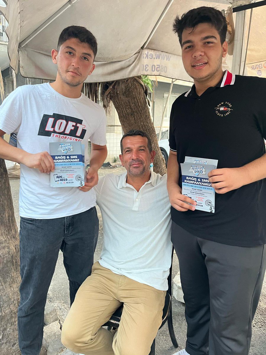 #YasasinDemirspor kampanyamızın tanıtımı için sokaklardayız! Şehrimizin işlek caddelerinde broşürler dağıtarak herkese tek tek bilgi veriyor kampanyamız hakkında bilgiler veriyoruz.

Bu şehirde girilmedik sokak bırakmayacağız. Tüm Adana halkına gerekirse böyle tek tek ulaşacağız.