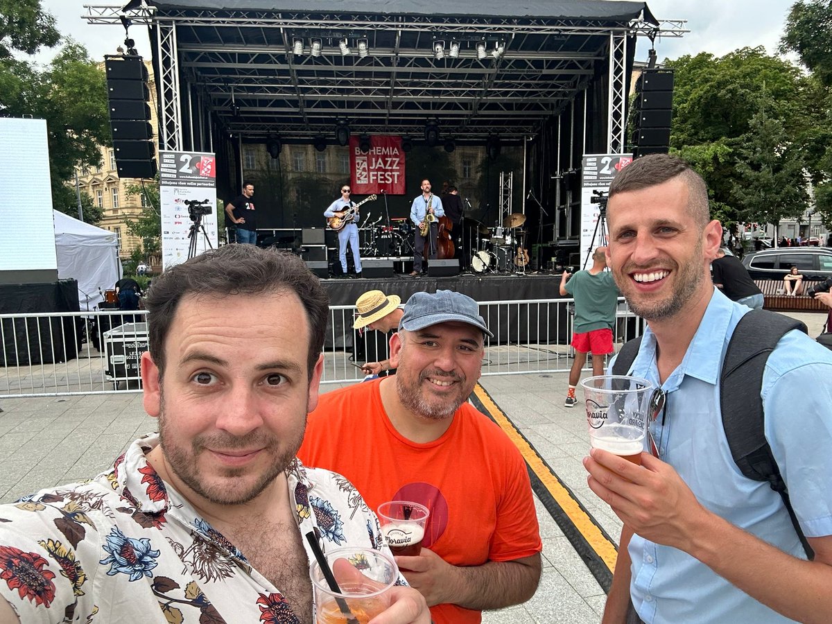 Jakub_Harnos's tweet image. Jazz in Brno! Chilling out after work with some members of Elias Barriga lab 🎷🎶