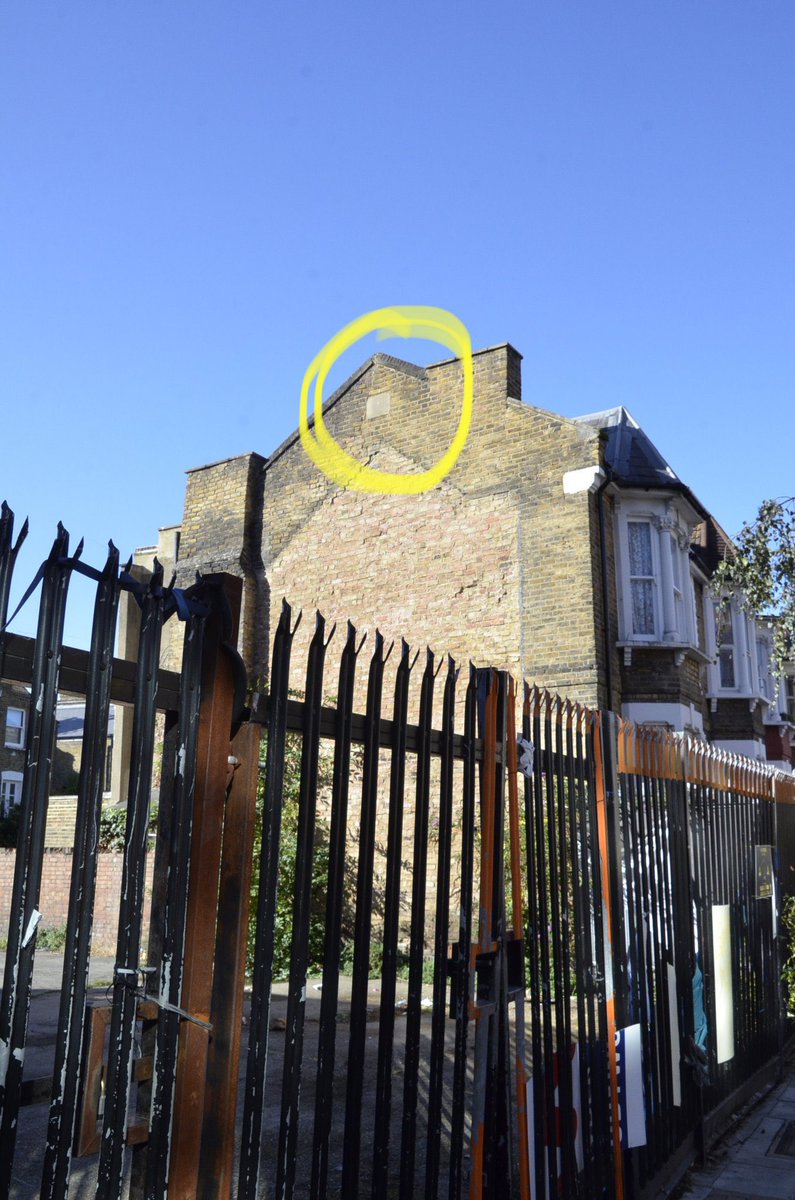 HistoryOfStokey's tweet image. Sadly, the mid-19th-century stone tablet boundary marker on the gable end of 85 Barrett’s Grove, which reads, “This boundary wall is the freehold property of the Barrett’s Grove Estate,” is no longer visible due to the housing development on the adjacent site.