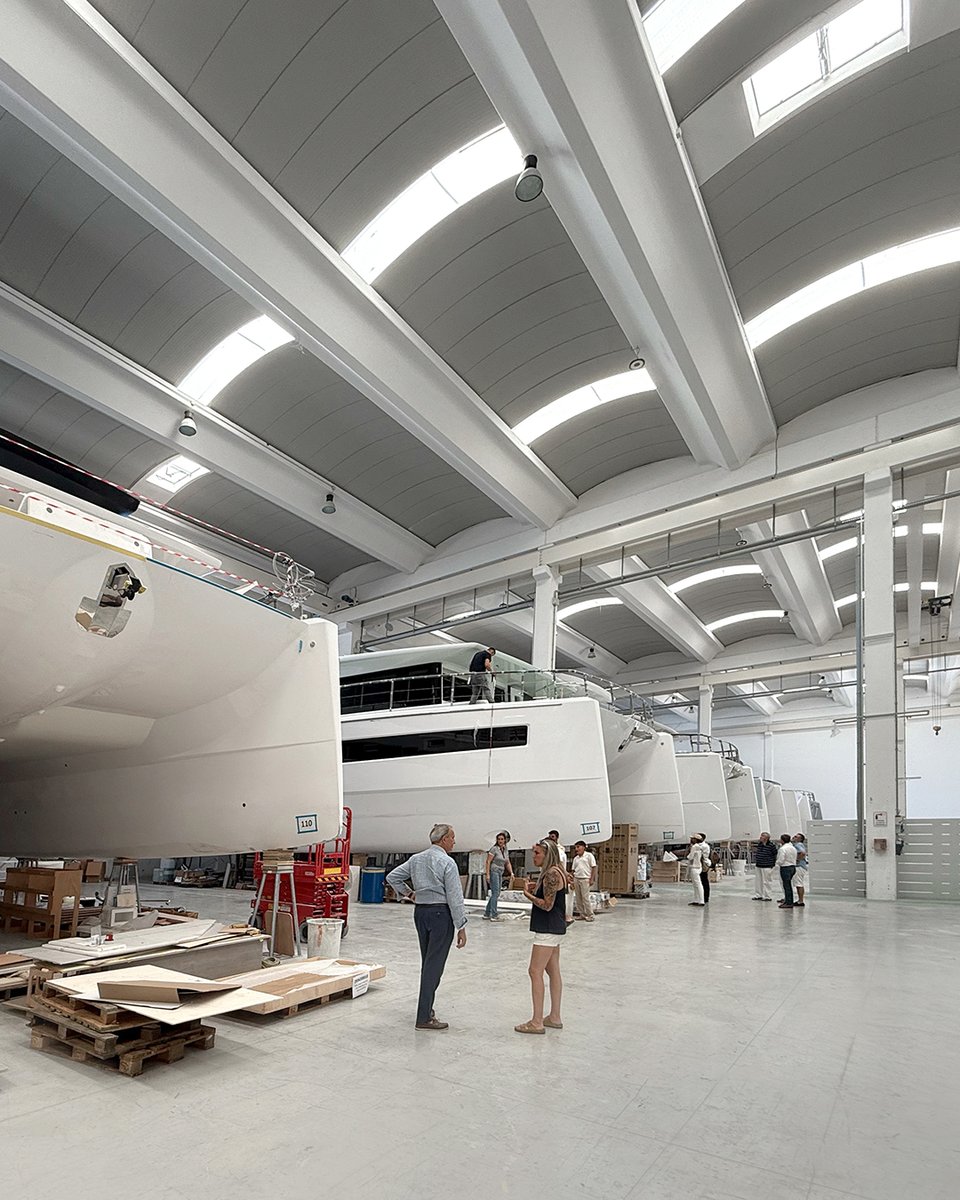 Silent_Yachts's tweet image. A weekend of sun, sea trials, and innovation in Fano.

Guests had the chance to preview the SY80, sea trialled the SY62, toured the shipyard, and met the minds behind the design.

Thanks to all who joined us!

#silentyachts #solaryacht #catamaran #greentech