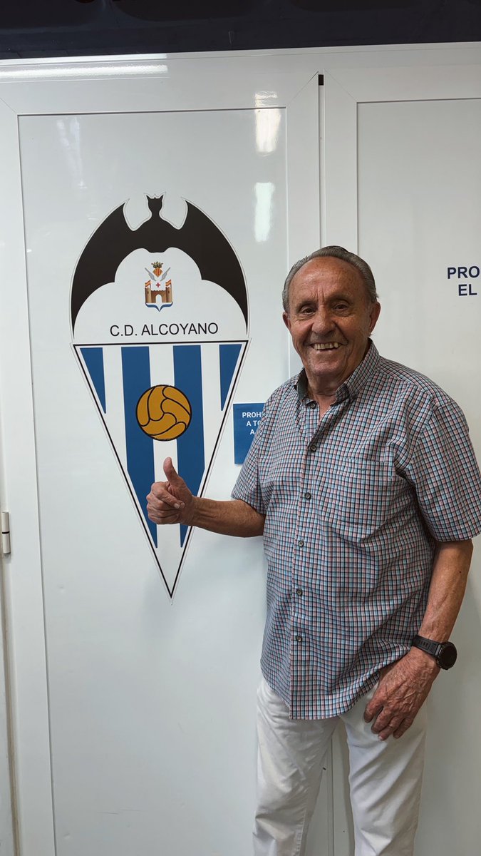 El soci nº1 ja ha renovat 🙌🏽🤍💙

#LaMoralTornaACasa