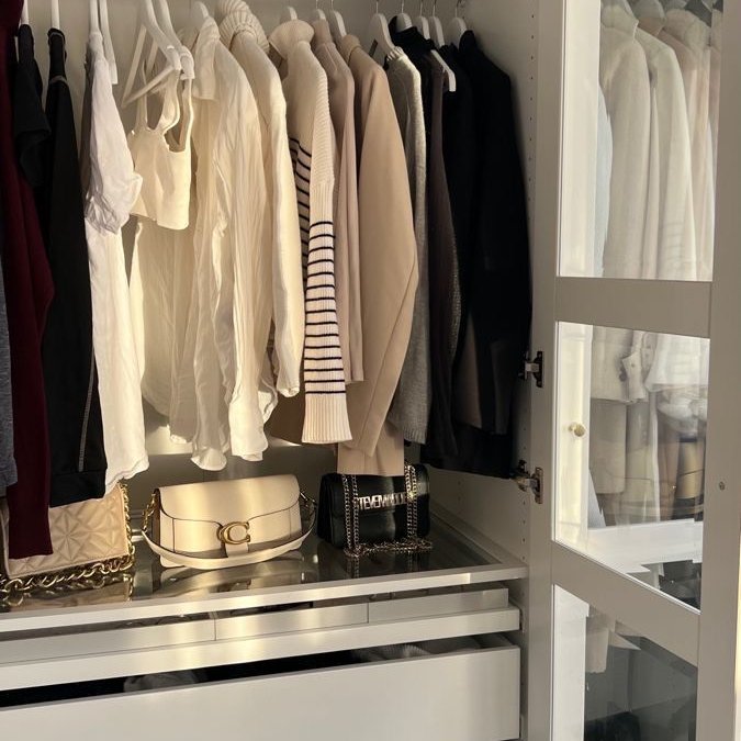 Outfits I want to put Niji EN in 🧣🌈

-- A THREAD 🧵