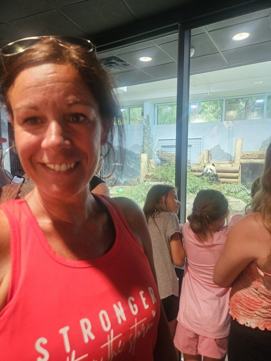 steflynn03's tweet image. Omg!! Best day ever!! After painting almost 3 years, I Finally got to see the #dcpandas. So fun!! #bucketlist