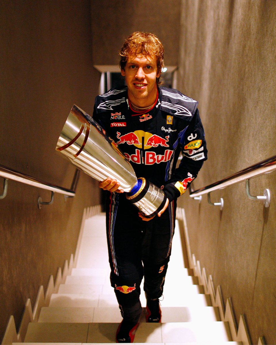 🗣️ Sebastian Vettel: "Her ne kadar Ferrari'de çok güzel bir dönem geçirmiş olsam da, içimdeki büyük bir parça hâlâ kendini Red Bull ile özdeşleşmiş hissediyor."