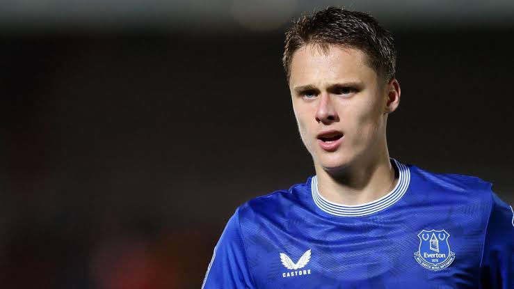 ElBobble's tweet image. Everton head to Accrington for their first pre-season fixture of the summer tonight. James Tarkowski is set to miss out as he continues his return from a hamstring injury. Harrison Armstrong, Harry Tyrer, Martin Sherif and Isaac Heath have all travelled with the squad 馃數