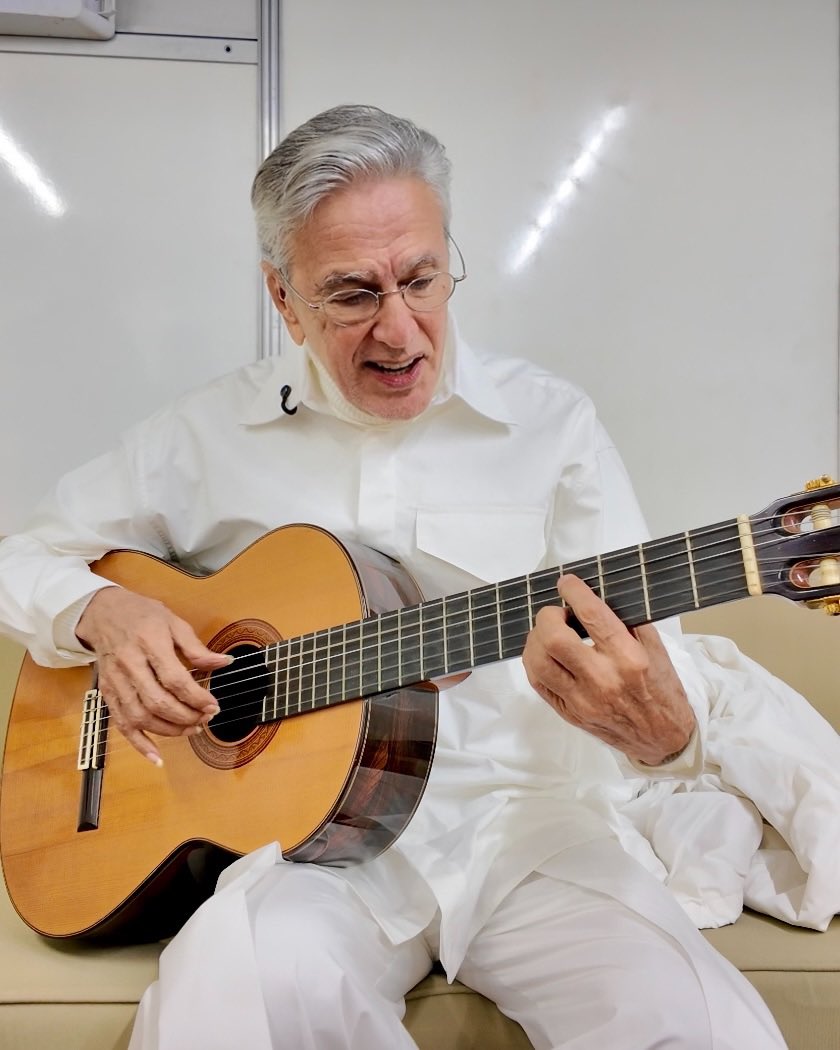 caetanoveloso's tweet image. Por que você me deixa tão solto?
Por que você não cola em mim?
Tô me sentindo muito sozinho 🎵
Pra quem você dedicaria essa música hoje?
#CaetanoVeloso #MPB #Sozinho
