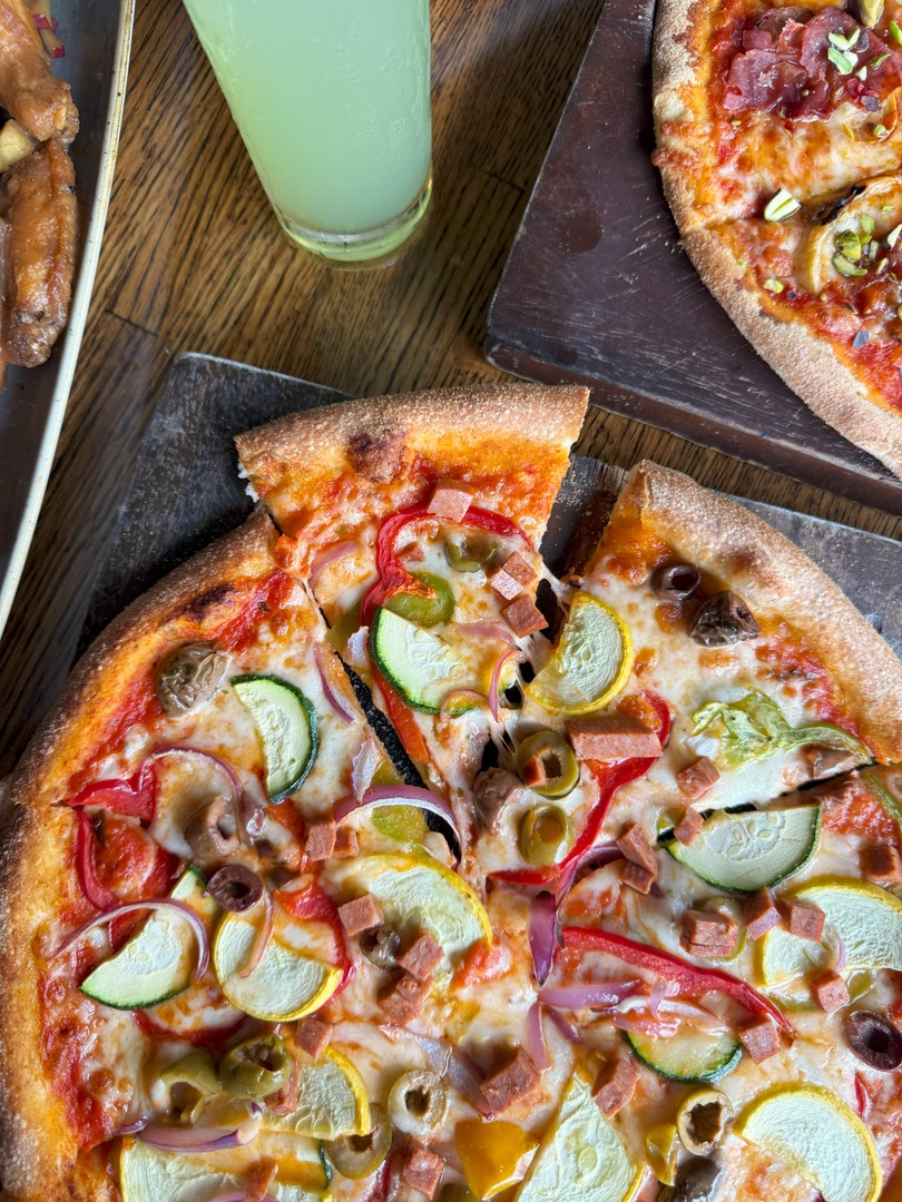 Sharing is caring... but we also won't judge if you want to keep these dishes to yourself!😉

*Elote Crab Dip

*Filet Bites

*Summer Burrata

*Summer Squash &amp; Chorizo Pizza 

Start planning your next visit to B2 in Red Bank.
b2bistro.com/red-bank-menus…