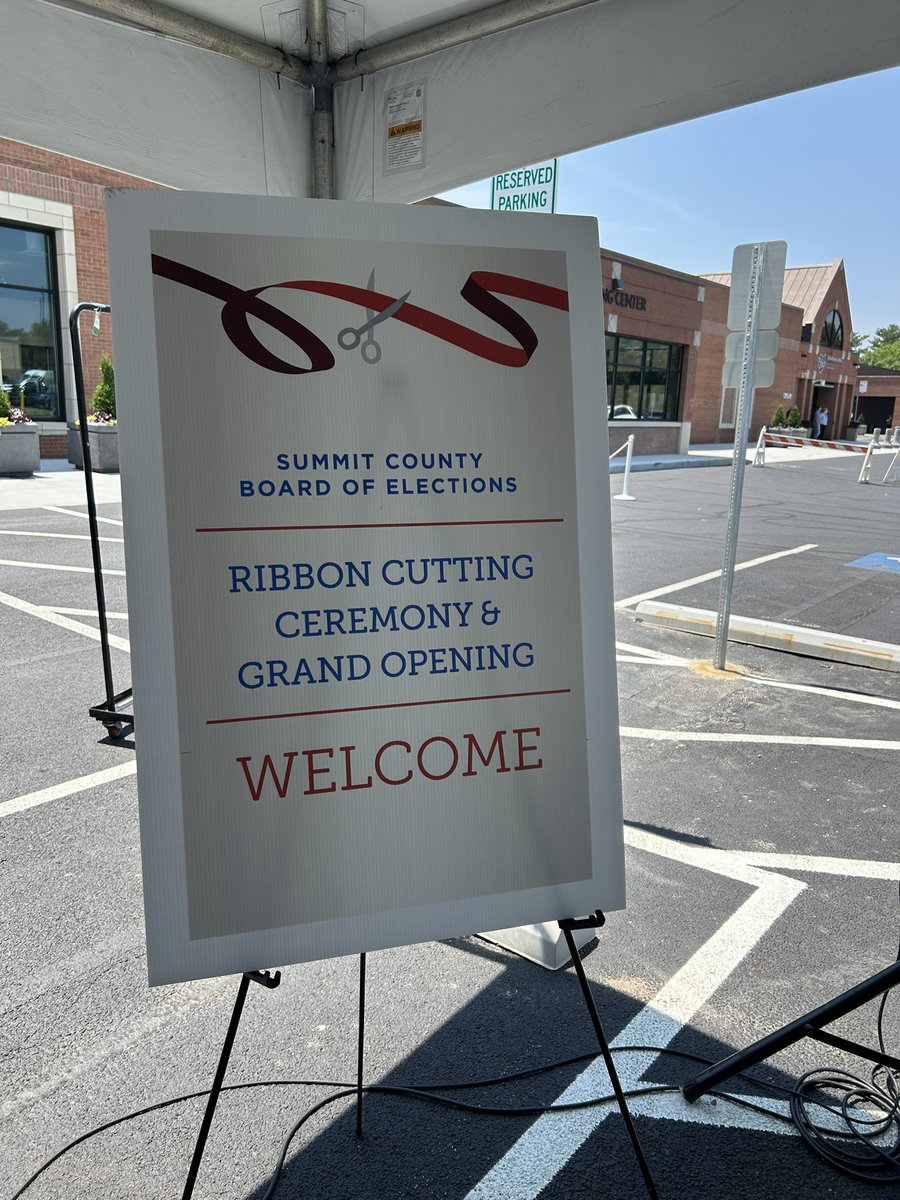 DrRetweets's tweet image. Out here getting my civic and community engagement on at the ribbon cutting ceremony for the new Summit County Board of Elections. #AdultEducation #DataDisaggregation 😇#doingbusiness #doingpolitics 🗳️ 86 degrees out here.🥵