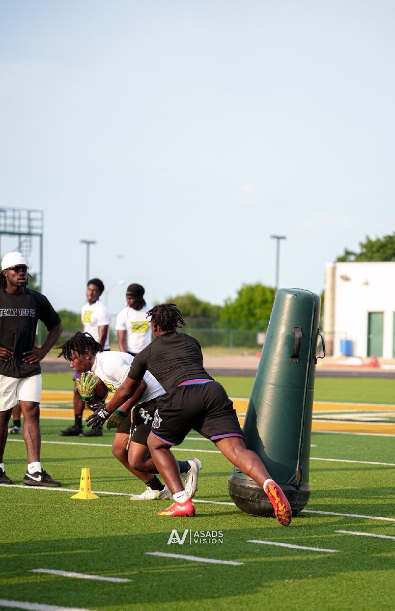 Bryce T Shannon (@brycet2626) on Twitter photo (all blk) red cleats
A few pics from this past weekend's <a href="/txtop22/">Texas Top 22</a> camp <a href="/UMichFootball/">Michigan Football</a> <a href="/Coach_SMoore/">Sherrone Moore</a> <a href="/luc_brian/">Brian Luc Jean-Mary</a> <a href="/UMGoBlog/">Michigan Football on UMGoBlue</a> <a href="/EJHollandOn3/">"EJ Holland"</a> <a href="/Linebackers_U/">Linebackers University™</a> <a href="/UANextFootball/">All-America Game</a> <a href="/FBUcamp/">Football University</a> <a href="/BattleSportsCo/">Battle Sports</a> (all blk) red cleats
A few pics from this past weekend's <a href="/txtop22/">Texas Top 22</a> camp <a href="/UMichFootball/">Michigan Football</a> <a href="/Coach_SMoore/">Sherrone Moore</a> <a href="/luc_brian/">Brian Luc Jean-Mary</a> <a href="/UMGoBlog/">Michigan Football on UMGoBlue</a> <a href="/EJHollandOn3/">"EJ Holland"</a> <a href="/Linebackers_U/">Linebackers University™</a> <a href="/UANextFootball/">All-America Game</a> <a href="/FBUcamp/">Football University</a> <a href="/BattleSportsCo/">Battle Sports</a>