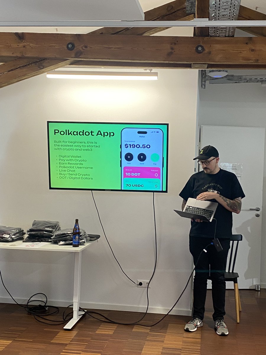 Great presentation by <a href="/itsbirdo_/">Birdo</a> about why web3 UX sucks and why the Polkadot App is the solution you all have been waiting for 👀👍