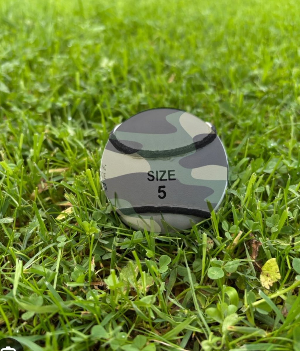 Not a 100% sure about these new Sliotars. i ordered it's hard enough to see the yellow ones some evenings #socialhurling #wexfordhurling #wexfordgaa #hurlingmad #dadsandlads #oylgateglenbriengaa #Theouldpuckers