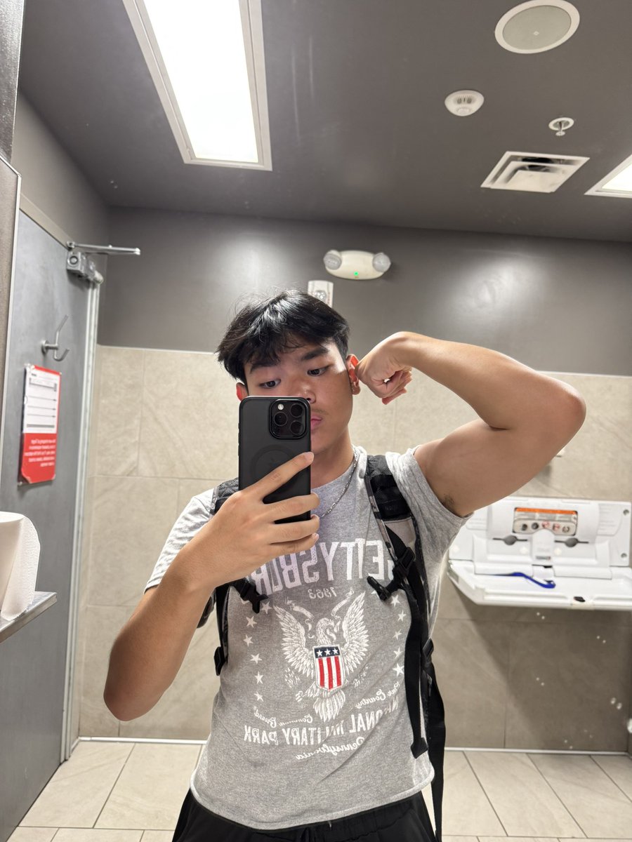 hikareiii's tweet photo. MUSCLE DADDY HIKAREII 😍😍😍😍 https://t.co/z91wg9m3qJ